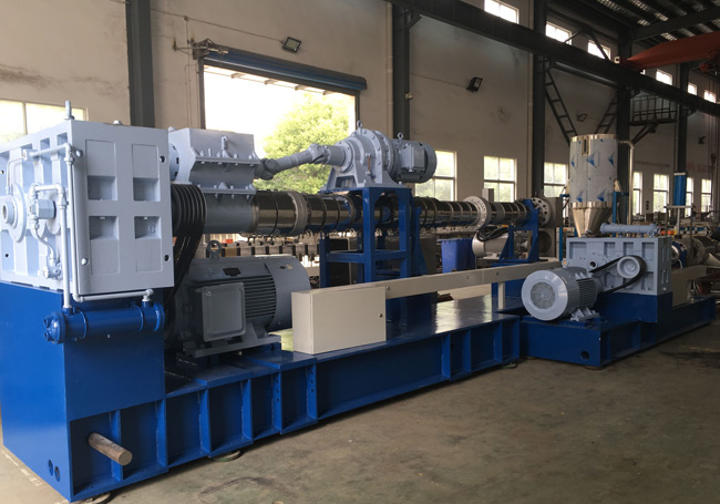 Kunststoff-Recycling-Extruder.jpg