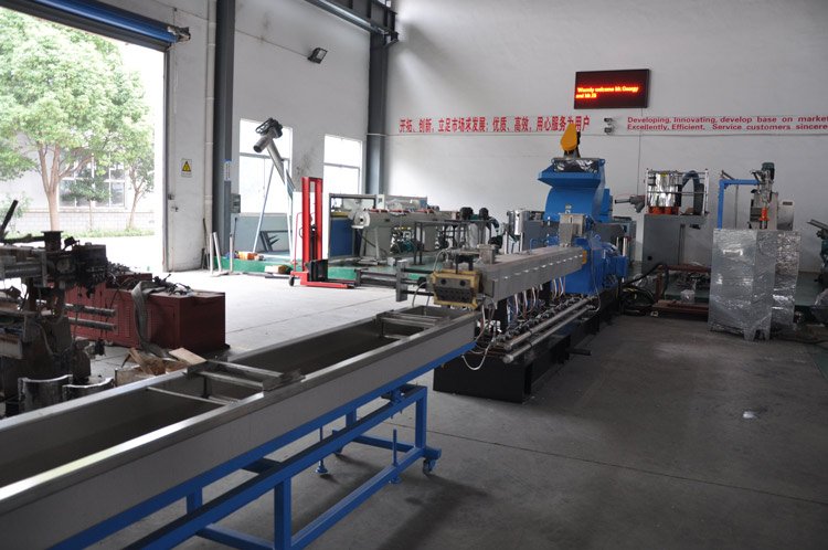 Kunststoff-Granulator.jpg.