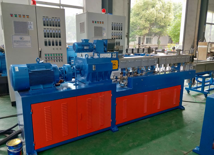 Labor-Twin-Screw-Extruder