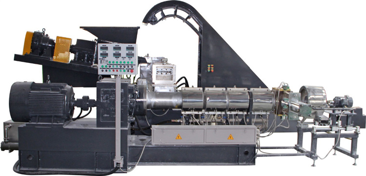 Zweistufenextruder mit Zuf&uuml;hrung