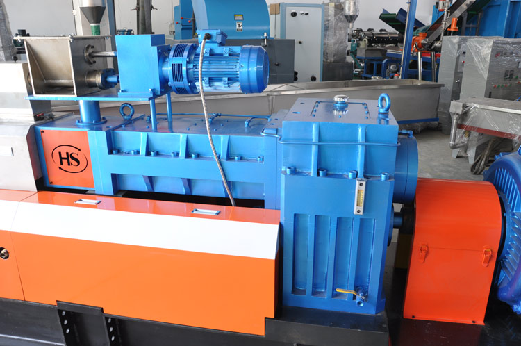 Twin-Screw-Extruder-Speed-Reducting-Getriebe.jpg