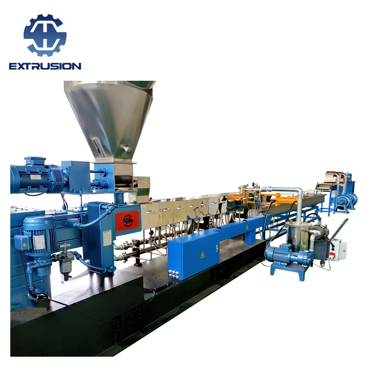 Doppelschneckenextruder zur Herstellung von Vliesstoff-Masterbatches